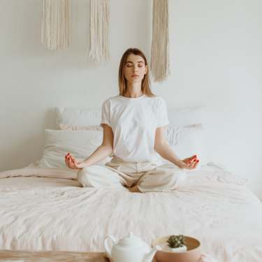 meditating-on-bed